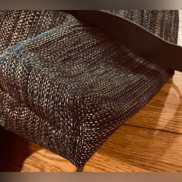 LIKE NEW Chilewich Woven Rectangular Tote,color black/copper - Picture 9 of 9